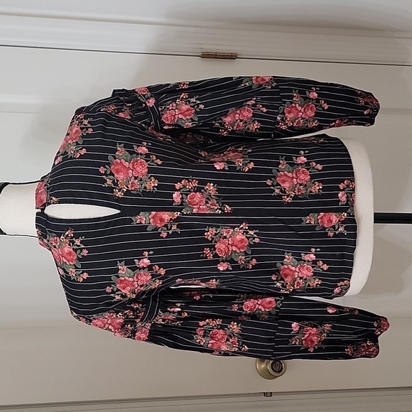 H&M Size 6 Black and Pink Floral with White Stripe Cotton Balloon-sleeved Blouse - Picture 5 of 13